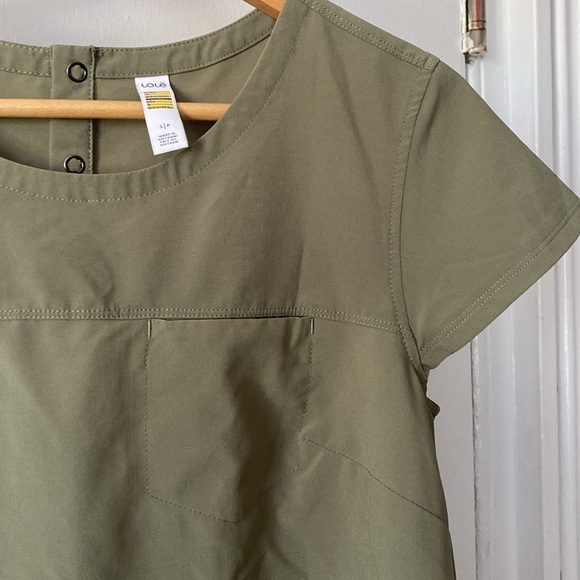 Lolë Open Back T-shirt in Sage Green - Picture 6 of 6
